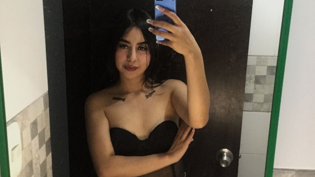 KeniaMoreno