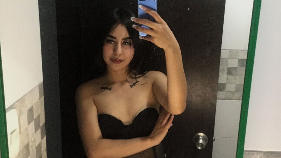 KeniaMoreno