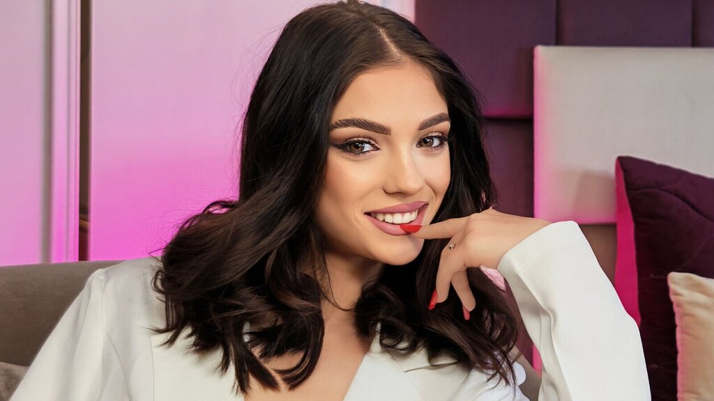 AmiraJolie