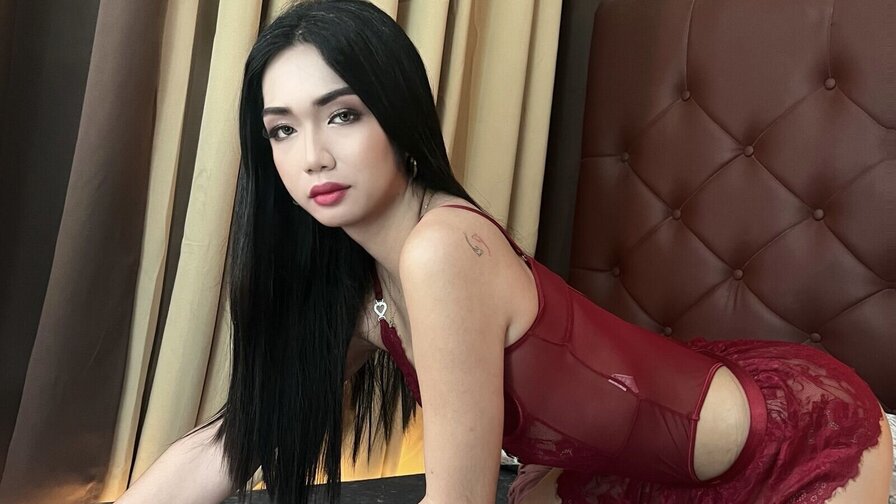 AliciaBalenciaga